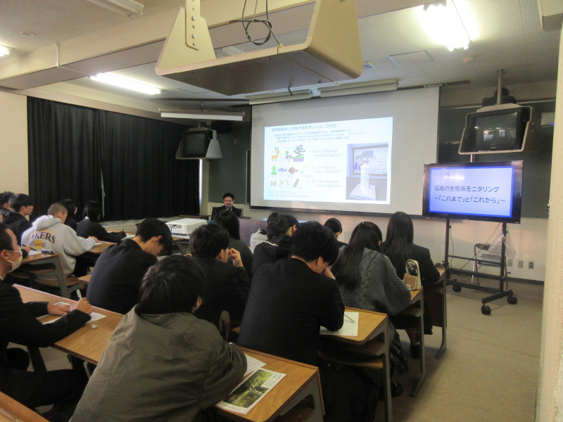 講話中の様子③